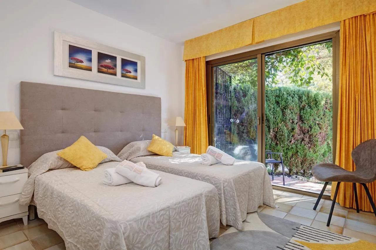 Villa With Private Pool And Garden In מארבלה 0*,