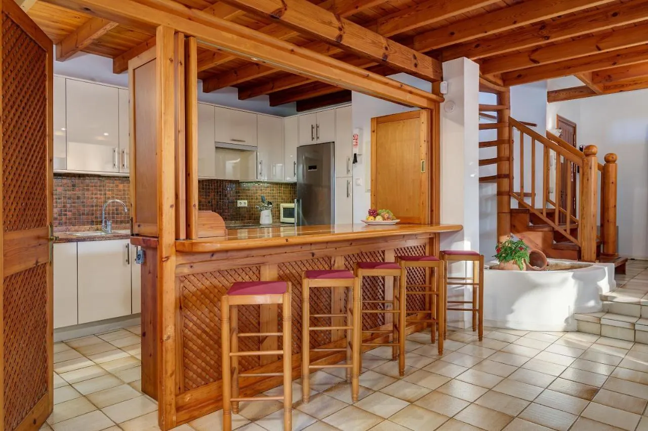 Villa With Private Pool And Garden In מארבלה