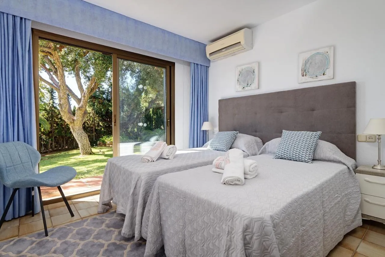 Villa With Private Pool And Garden In מארבלה